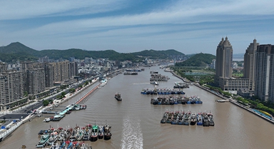 浙江舟山：漁船歸港迎休漁